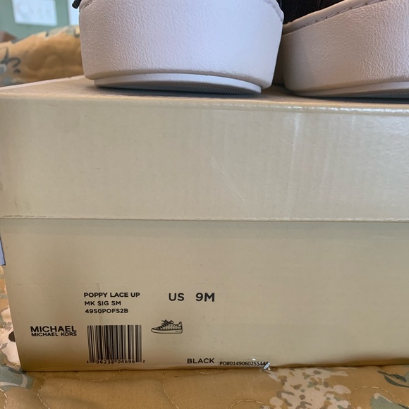 Michael Kors Poppy Color Block women’s Sneakers - Picture 2 of 4